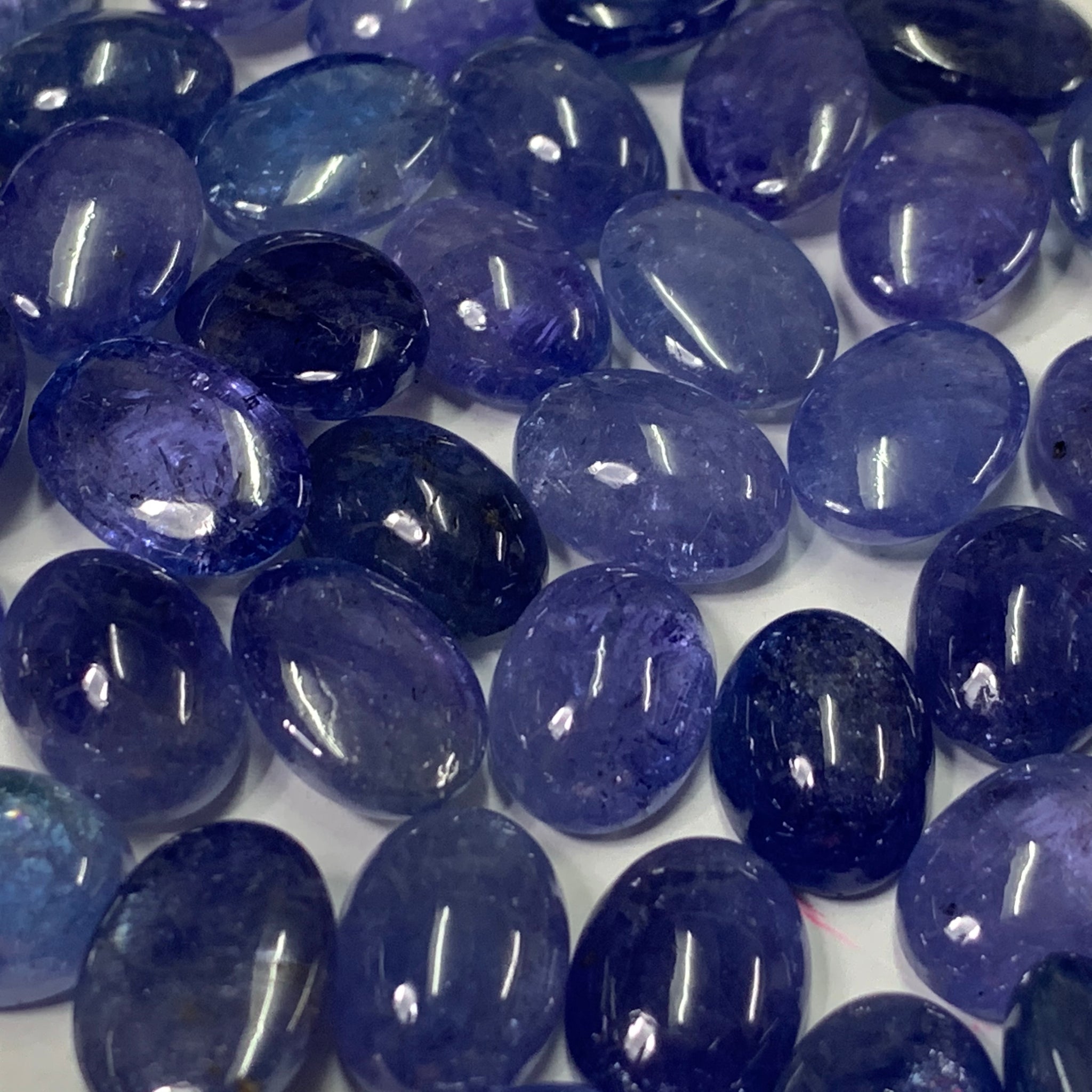 Tanzanite Naturelle En Cabochon Ovale - 4,53 Carats - Couleur Mauve/bleu Violet - Qualité Exceptionnelle
